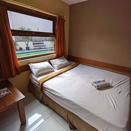 Guest House Teras Solo Syariah エクステリア 写真